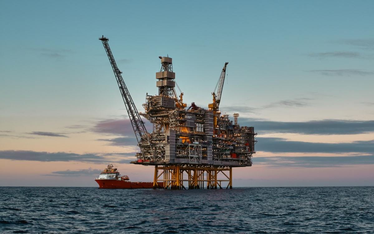 Bloomberg: Россия сокращает бурение нефтяных скважин из-за падения доходов