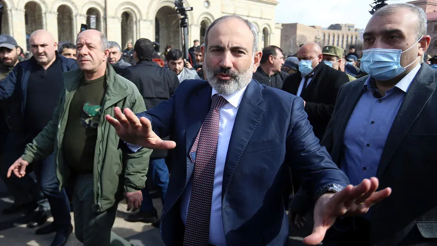 Бархат со стальным оттенком. Как Пашинян вслед за Путиным и Лукашенко пошел по пути узурпации