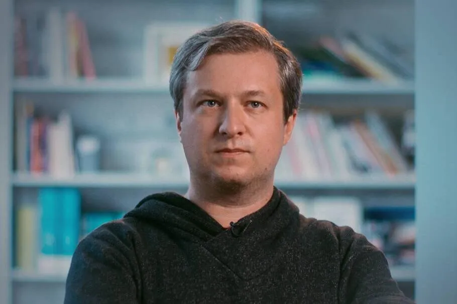 «Нельзя никого пристыдить эффективно. Это бессмысленно». Антон Долин — о коллективной ответственности, Навальном, Звягинцеве и цензуре